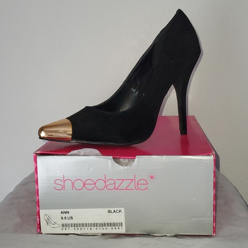 NIB Shoedazzle Ann Black Velvet Pump w-Gold Toe